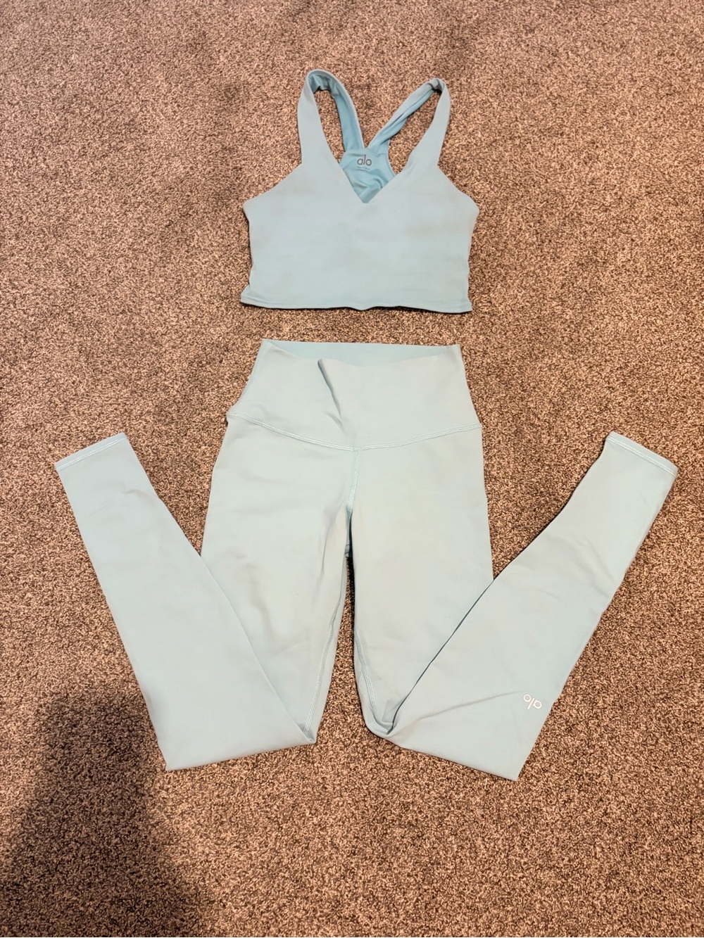 ALO Yoga Powder Blue V-Neck Sports Bra & High-Waist Leggings Set - Picture 2 of 13